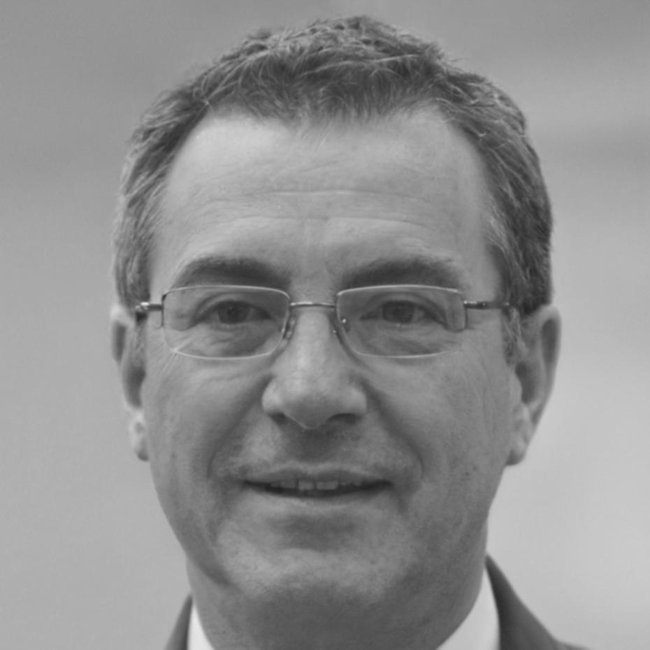 Carlos Mendoza - Instructor de Análisis Financiero